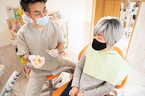 A dentist in Dallas talking with a patient about dentures 