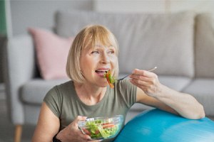 woman eating healthy with dentures in Dallas